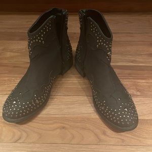 Size 6 western style booties